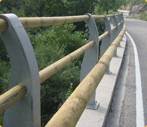 Barreras de Seguridad |  Barreras de perfil de hierro y madera 